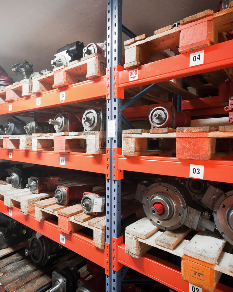 Ersatzteillager von HK Hydraulik